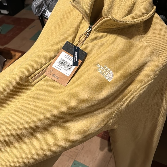 Brand New North Face quarter zip-up. Perfect for the cold weather! - Picture 7 of 11